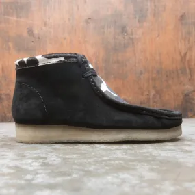 Clarks Men Wallabee Boot (black / cow print)