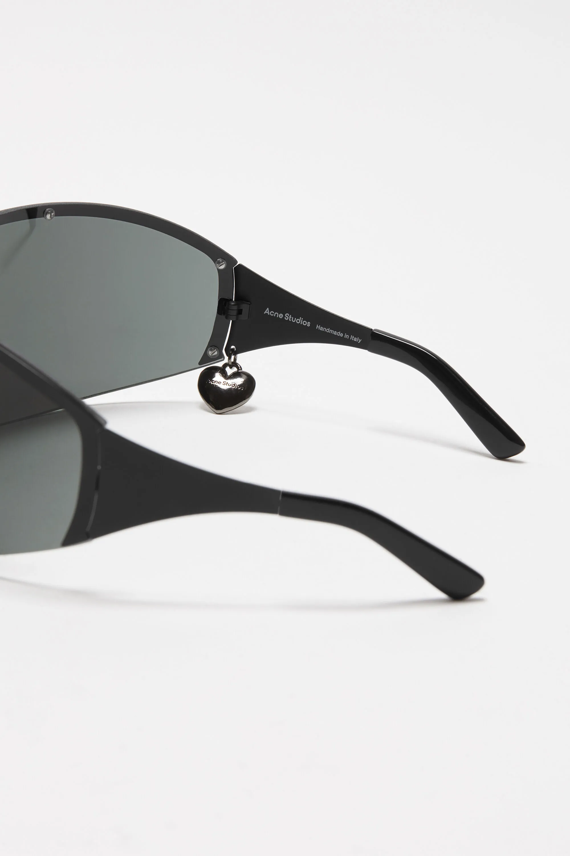 Metal frame sunglasses